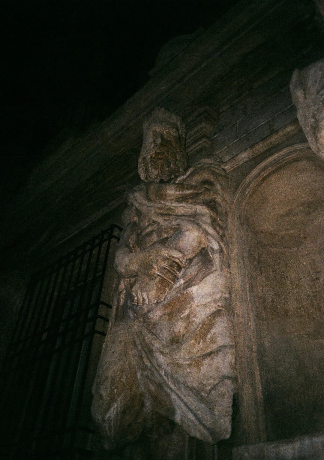 Film photograph from the 2025-08-milan gallery by Maxime Bodin