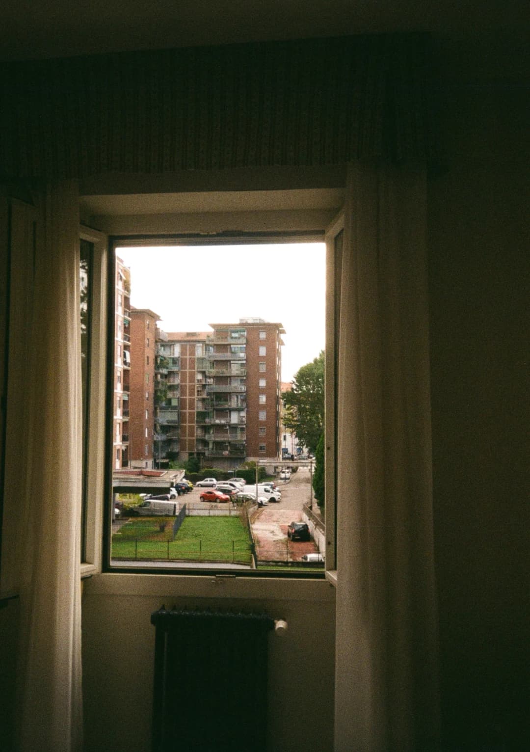 Film photograph from the 2025-08-milan gallery by Maxime Bodin