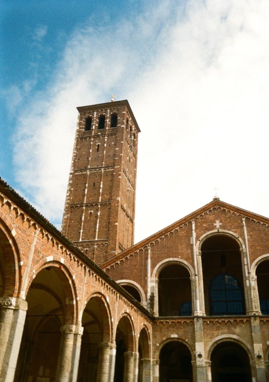 Film photograph from the 2025-08-milan gallery by Maxime Bodin