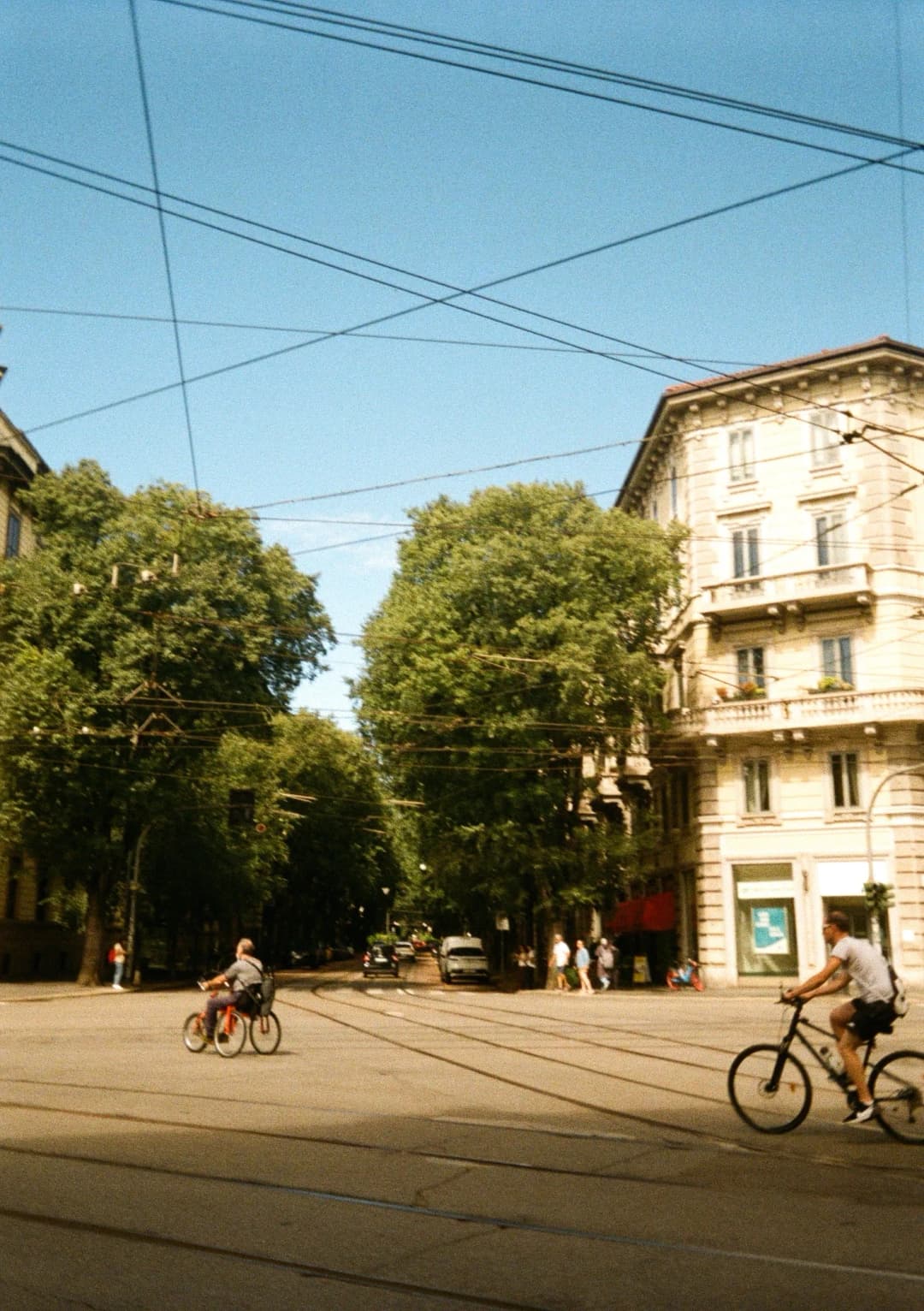Film photograph from the 2025-08-milan gallery by Maxime Bodin