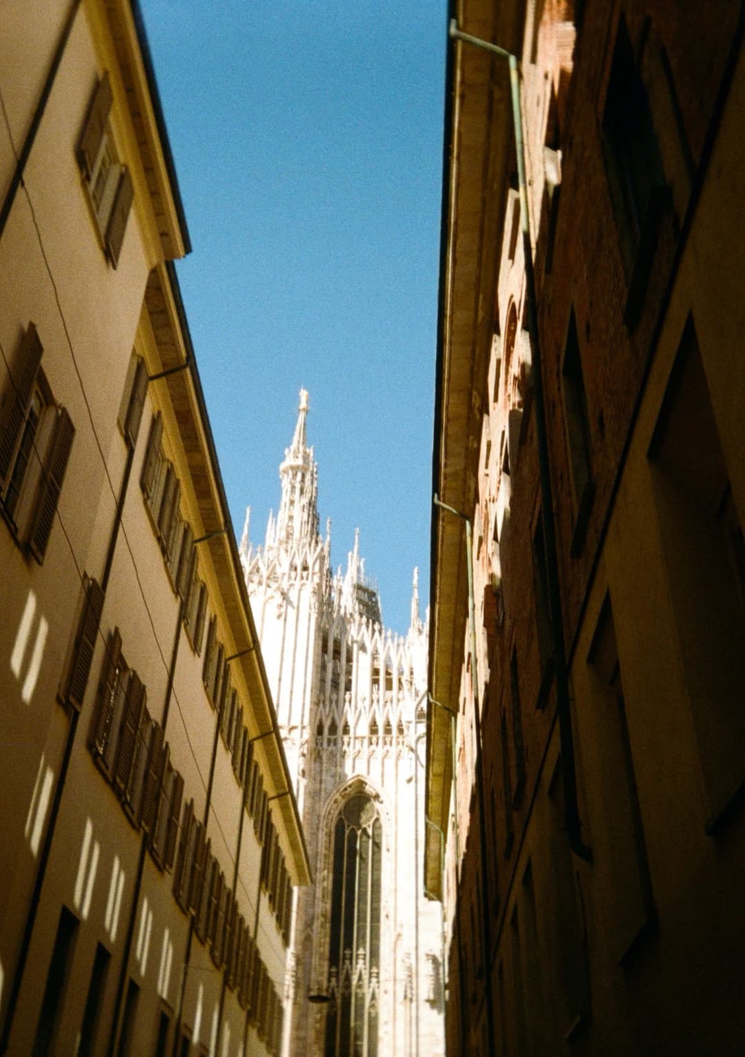 Film photograph from the 2025-08-milan gallery by Maxime Bodin