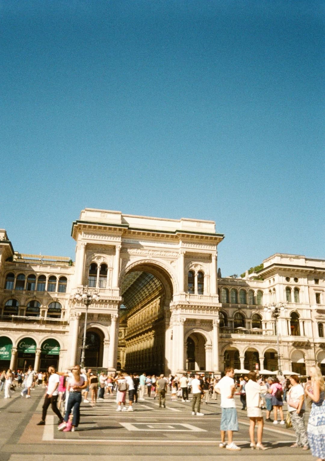 Film photograph from the 2025-08-milan gallery by Maxime Bodin