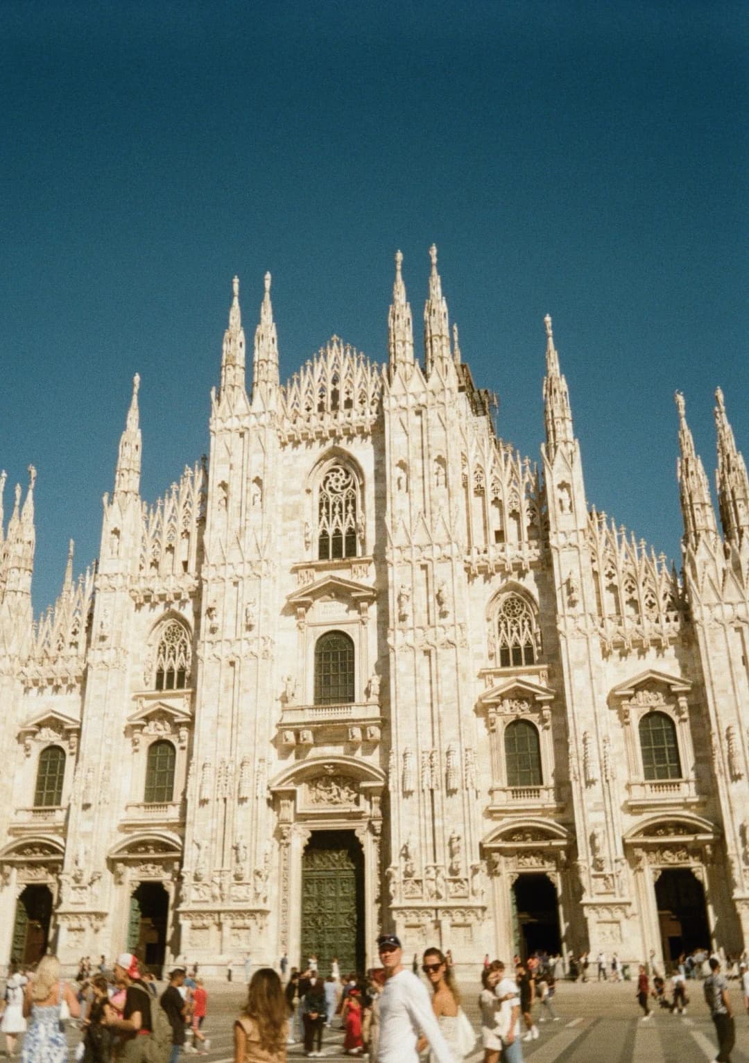 Film photograph from the 2025-08-milan gallery by Maxime Bodin