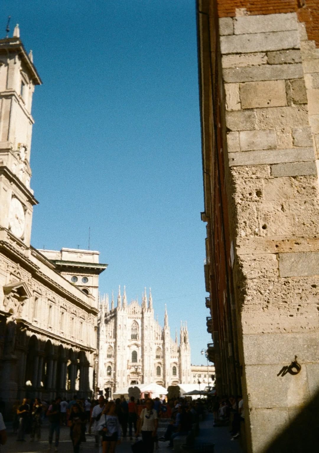 Film photograph from the 2025-08-milan gallery by Maxime Bodin