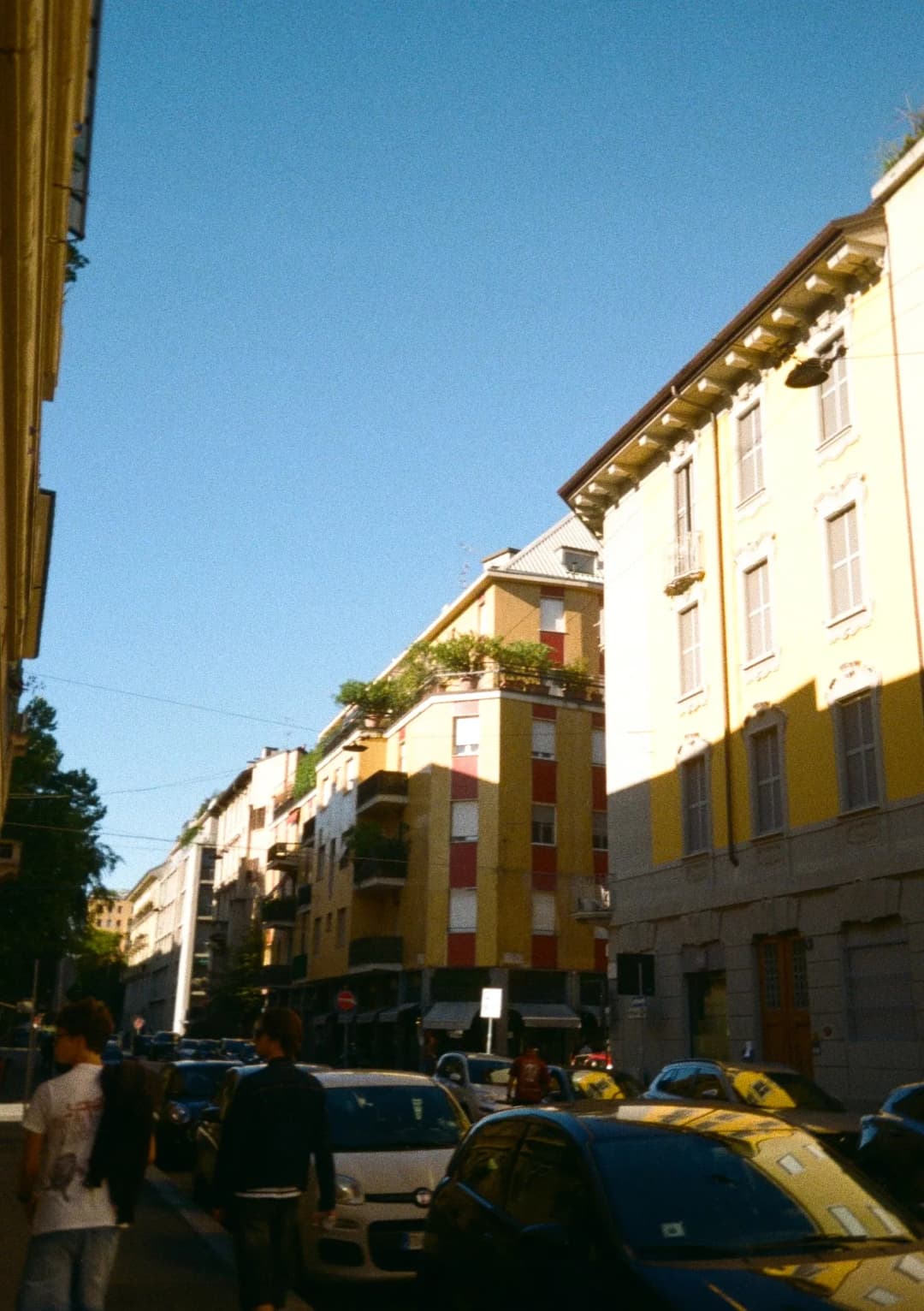 Film photograph from the 2025-08-milan gallery by Maxime Bodin