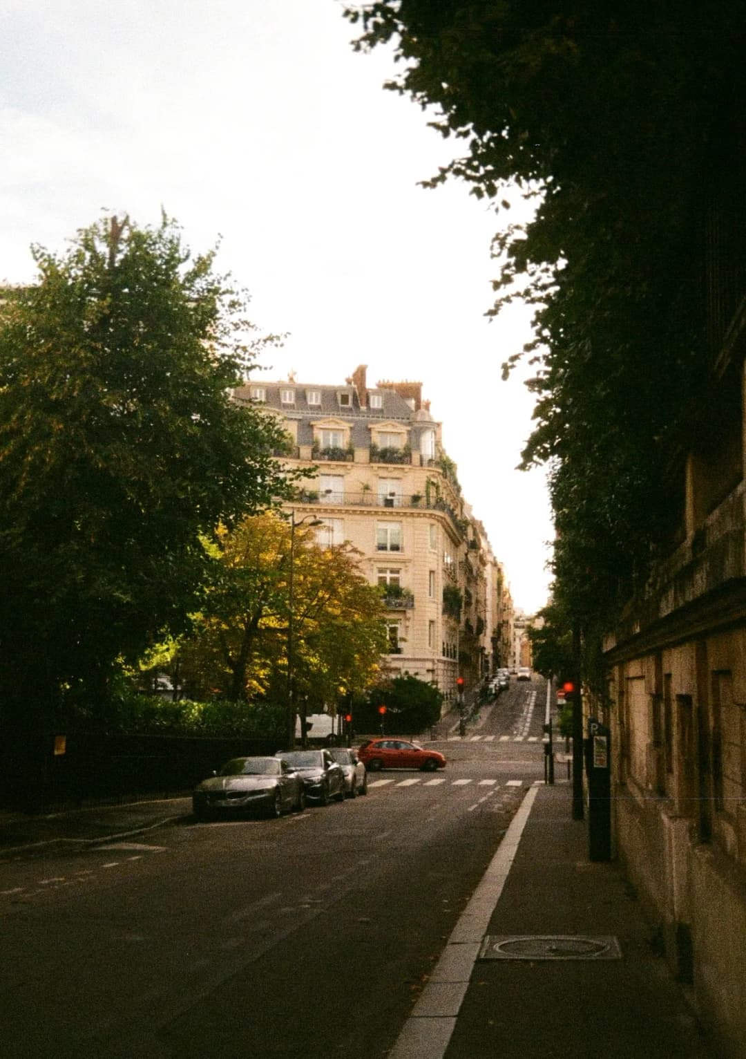 Film photograph from the 2025-08-paris gallery by Maxime Bodin