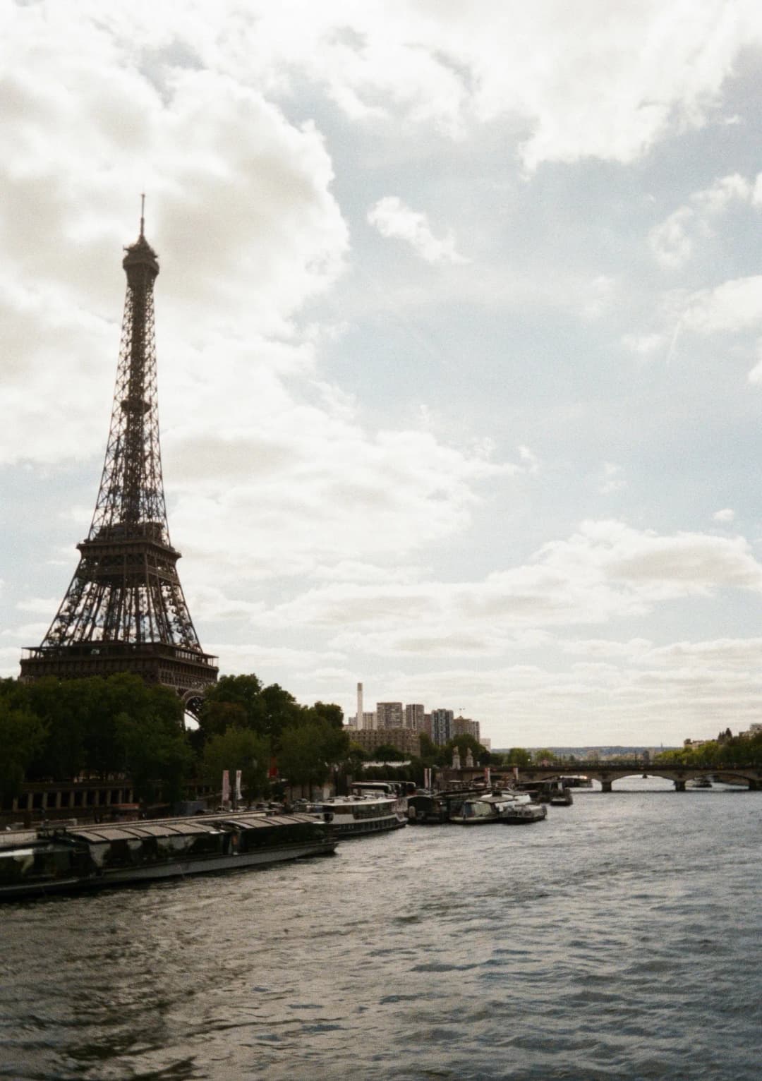 Film photograph from the 2025-08-paris gallery by Maxime Bodin