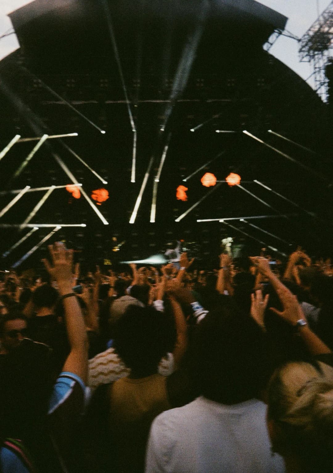 Film photograph from the 2025-08-rock-en-seine gallery by Maxime Bodin