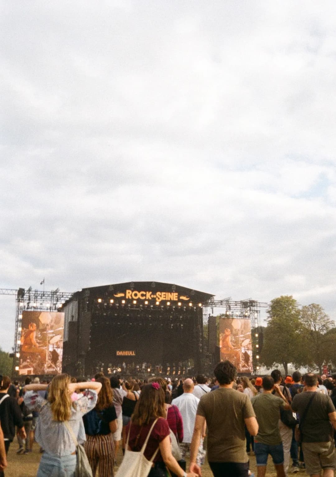 Film photograph from the 2025-08-rock-en-seine gallery by Maxime Bodin