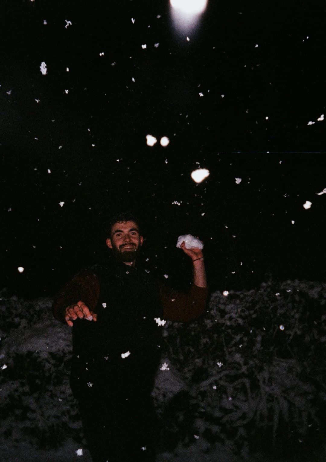 Film photograph from the 2026-01-piss-in-the-snow gallery by Maxime Bodin