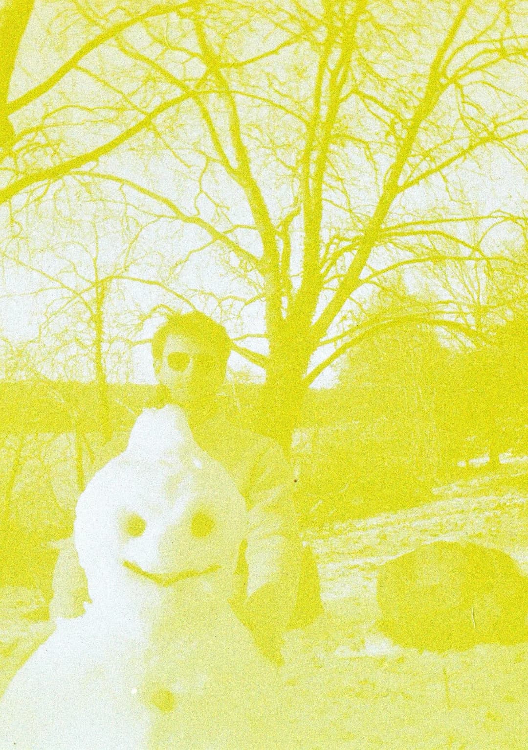 Film photograph from the 2026-01-piss-in-the-snow gallery by Maxime Bodin